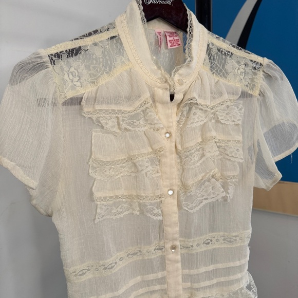 Fire Los Angeles Ivory Lace Blouse - Picture 4 of 13
